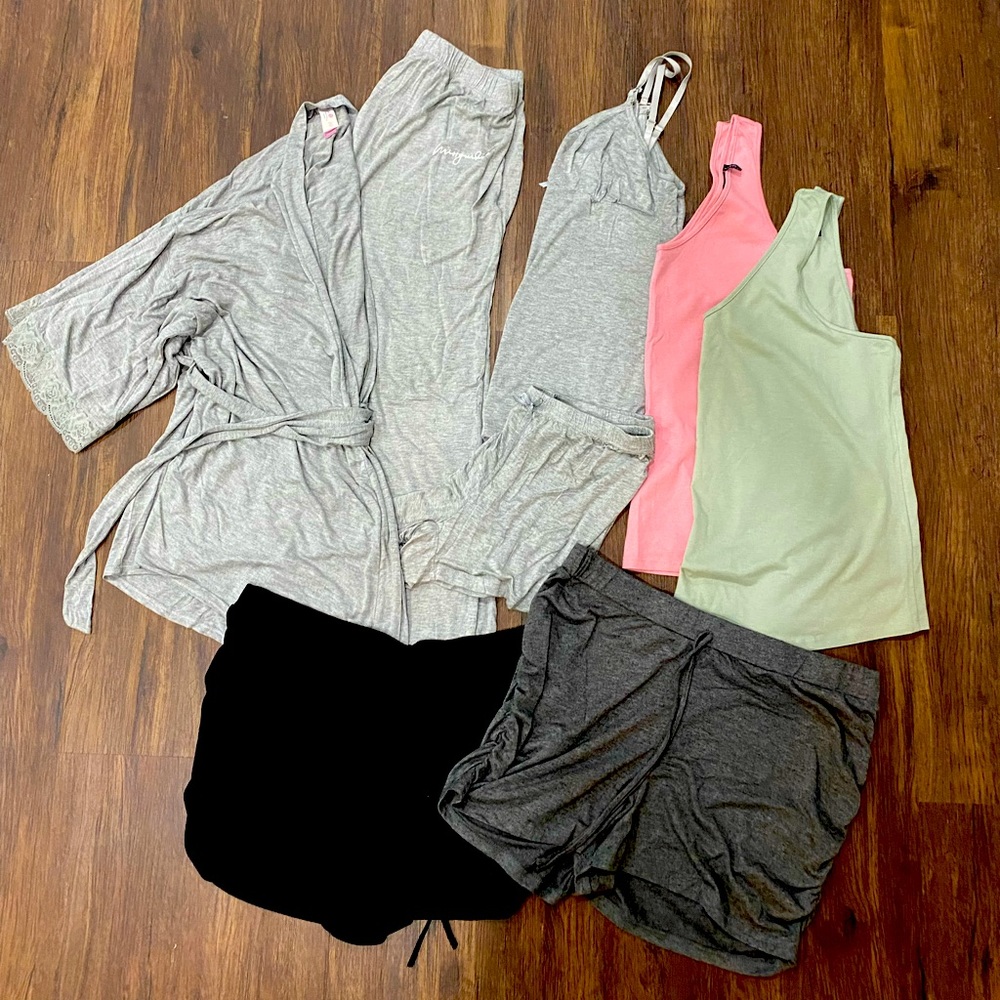 Eight piece maternity pajama / lounge set